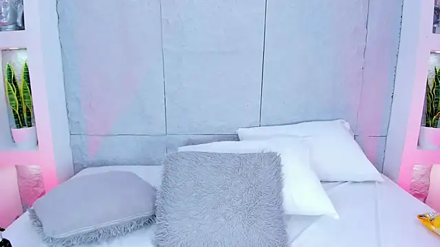 MiaCollson online show from 12-13-25, 08:04