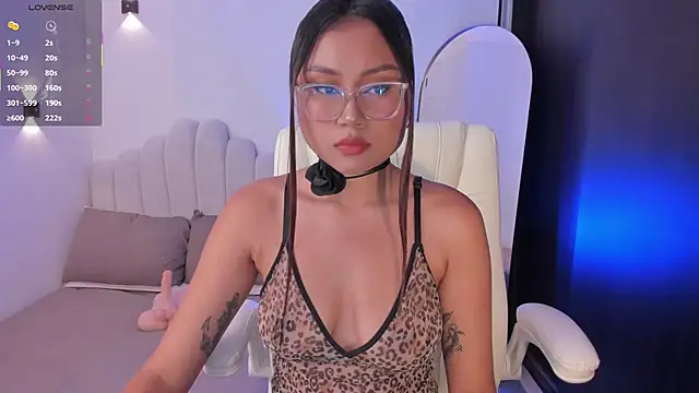 Snapshot of AmberLewis_ chatting on 05-18-26, 12:11 AmberLewis online show from 05-18-26, 12:11