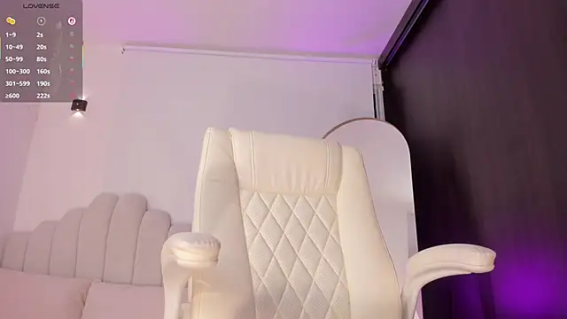 Snapshot of AmberLewis_ chatting on 04-28-26, 02:27 AmberLewis online show from 04-28-26, 02:27