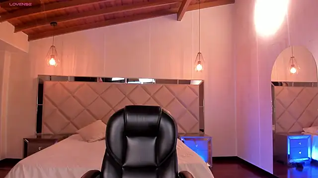 AmberLewis  online show from 11-19-25, 02:55