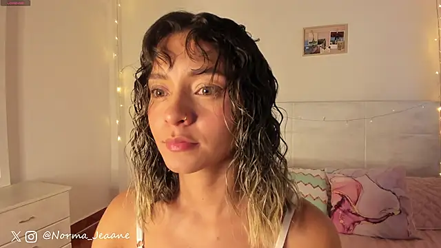 Snapshot of Norma-Jeaane chatting on 12-18-24, 10:35 Norma-Jeaane online show from 12-18-24, 10:35