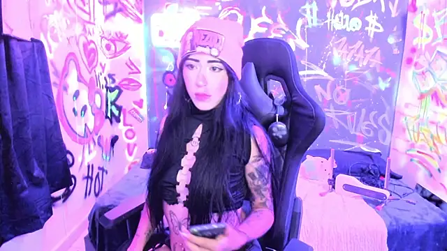 Snapshot of chaymae_nah_ chatting on 04-29-26, 03:11 chaymae nah online show from 04-29-26, 03:11