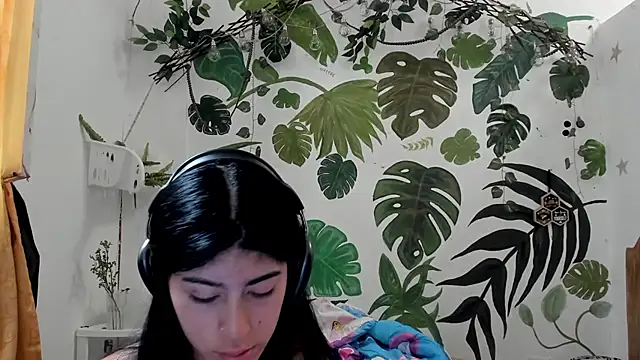 chaymae nah  online show from 10-20-25, 03:01