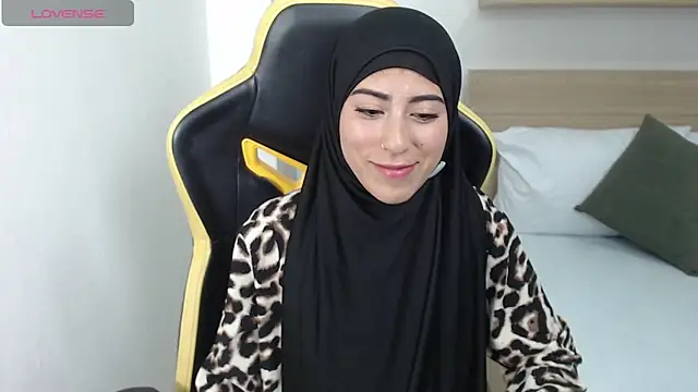 chaymae nah  online show from 03-21-25, 12:28