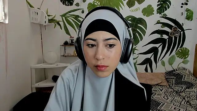 chaymae nah  online show from 10-27-25, 02:51