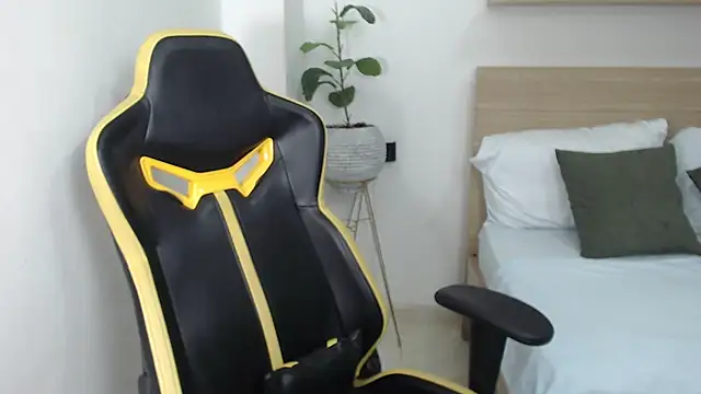 chaymae nah  online show from 03-21-25, 03:35