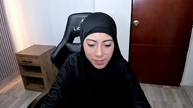 chaymae nah  online show from 03-18-25, 07:33