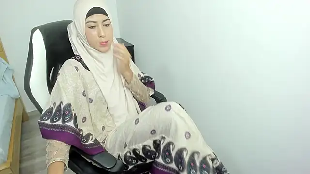 chaymae nah  online show from 03-10-25, 03:52