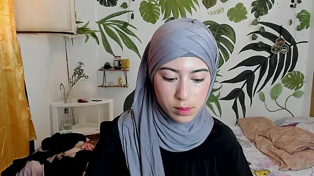 chaymae nah  online show from 10-21-25, 06:40