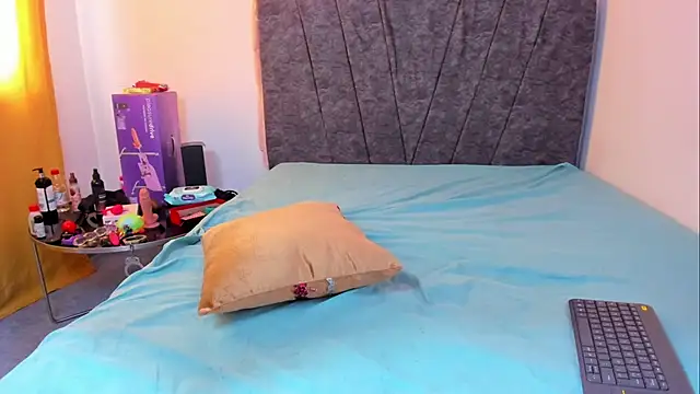 bella-black online show from 04-16-26, 09:39