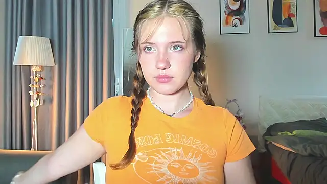 HanahCute online show from 02-23-25, 11:58