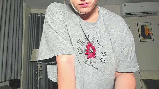 HanahCute online show from 02-25-25, 03:53