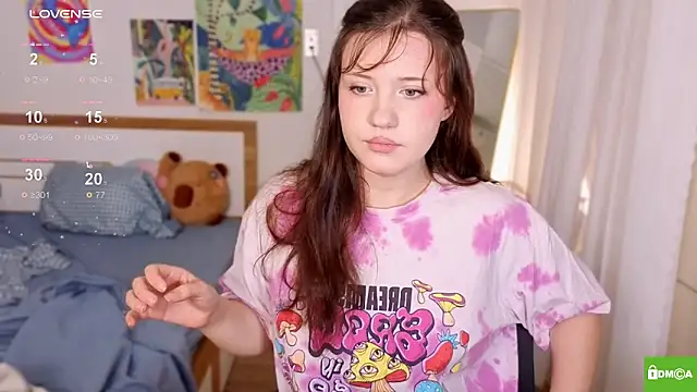 HanahCute online show from 11-26-25, 02:11