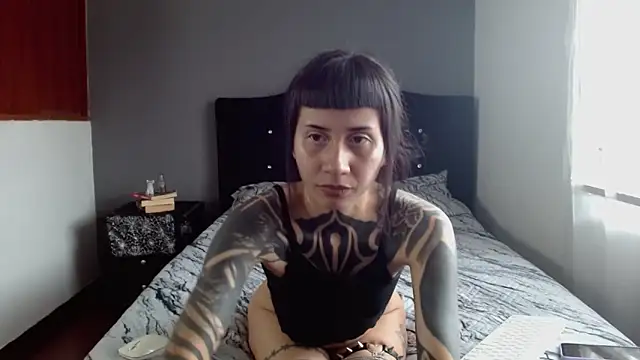 Emilia 1995 online show from 09-22-25, 07:42