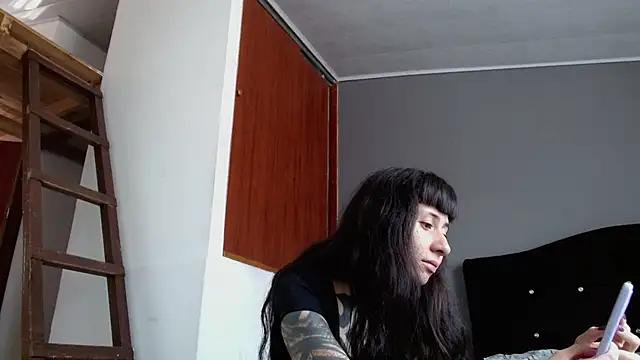 Snapshot of Emilia_1995 chatting on 07-25-26, 02:12 Emilia 1995 online show from 07-25-26, 02:12