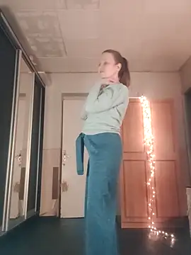 Evelina cute online show from 11-13-25, 04:00