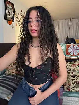 Snapshot of Antoniart_ chatting on 05-12-26, 02:08 Antoniart online show from 05-12-26, 02:08