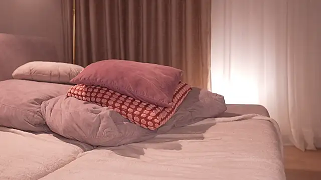 pauline  7 online show from 06-21-26, 05:30