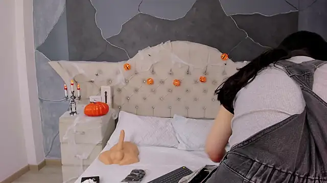 AmberGreyy  online show from 10-06-25, 05:57