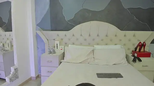 AmberGreyy  online show from 03-09-25, 12:42