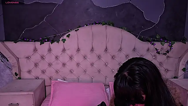 AmberGreyy  online show from 04-05-26, 02:13