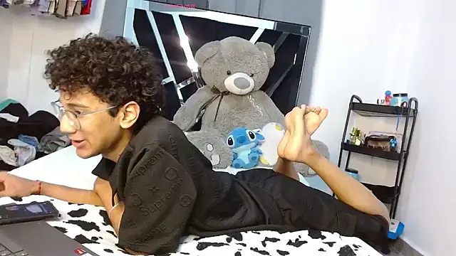 Snapshot of harrytwink18 chatting on 02-19-26, 06:16 harrytwink18 online show from 02-19-26, 06:16