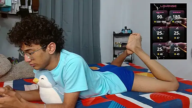 Snapshot of harrytwink18 chatting on 02-07-26, 12:07 harrytwink18 online show from 02-07-26, 12:07