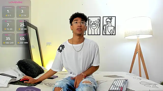 Snapshot of harrytwink18 chatting on 01-08-26, 07:31 harrytwink18 online show from 01-08-26, 07:31