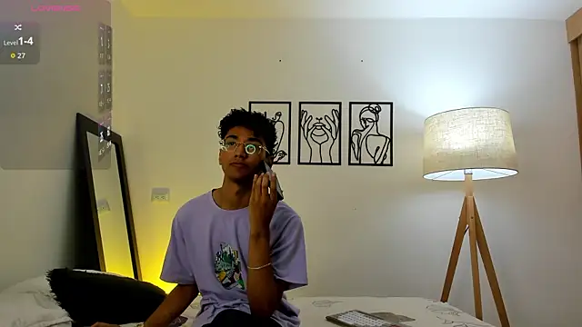 Snapshot of harrytwink18 chatting on 01-10-26, 06:03 harrytwink18 online show from 01-10-26, 06:03