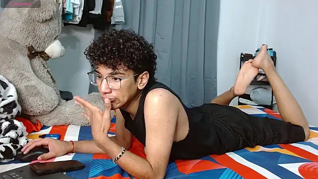 Snapshot of harrytwink18 chatting on 02-09-26, 02:59 harrytwink18 online show from 02-09-26, 02:59