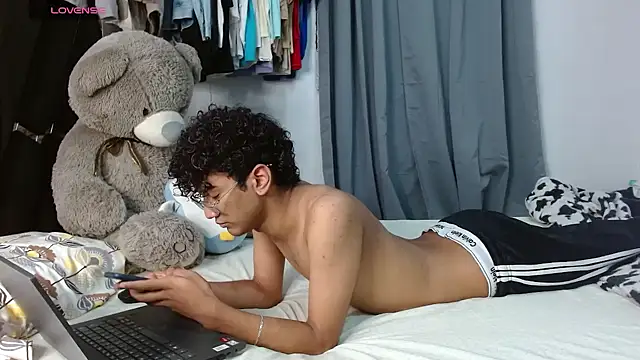 Snapshot of harrytwink18 chatting on 04-10-26, 11:45 harrytwink18 online show from 04-10-26, 11:45