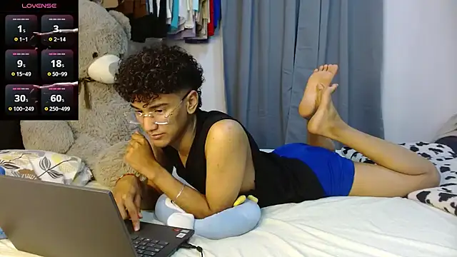 Snapshot of harrytwink18 chatting on 04-15-26, 07:07 harrytwink18 online show from 04-15-26, 07:07