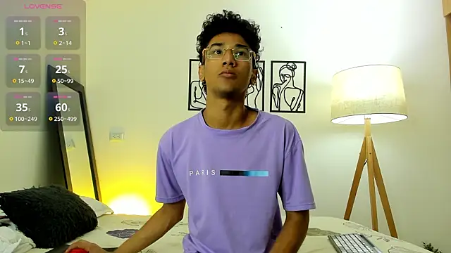 Snapshot of harrytwink18 chatting on 01-06-26, 01:37 harrytwink18 online show from 01-06-26, 01:37