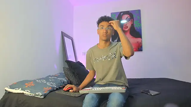 Snapshot of harrytwink18 chatting on 03-19-25, 01:29 harrytwink18 online show from 03-19-25, 01:29