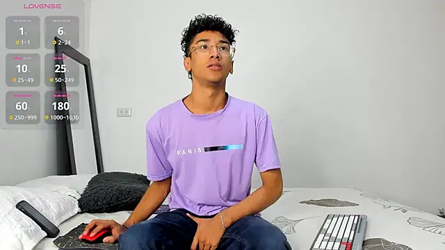 Snapshot of harrytwink18 chatting on 12-17-25, 02:55 harrytwink18 online show from 12-17-25, 02:55