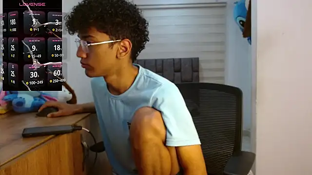 Snapshot of harrytwink18 chatting on 09-16-25, 02:29 harrytwink18 online show from 09-16-25, 02:29