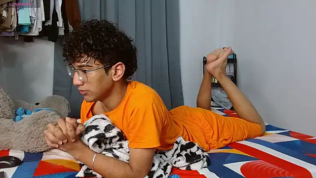 Snapshot of harrytwink18 chatting on 02-04-26, 04:40 harrytwink18 online show from 02-04-26, 04:40