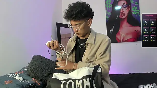 Snapshot of harrytwink18 chatting on 02-04-25, 01:27 harrytwink18 online show from 02-04-25, 01:27