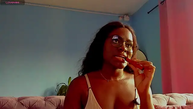 Snapshot of IsabellaBromsS chatting on 04-20-26, 10:44 IsabellaBromsS online show from 04-20-26, 10:44