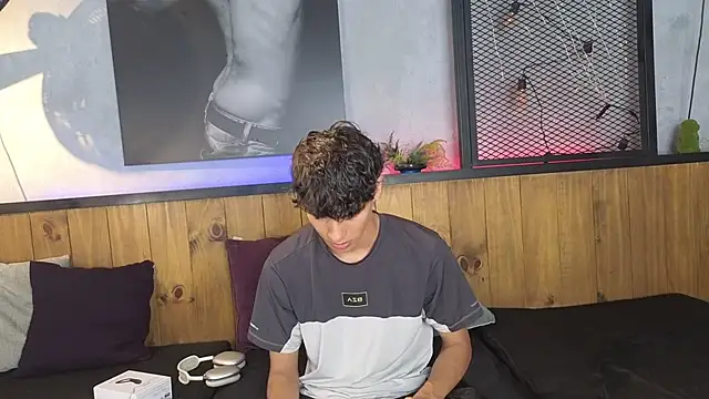 Snapshot of andrewortix chatting on 02-26-26, 04:12 andrewortix online show from 02-26-26, 04:12