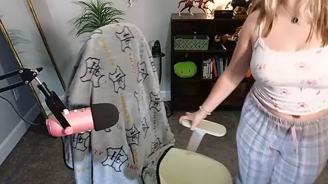 rodeobrii online show from 11-16-25, 02:16