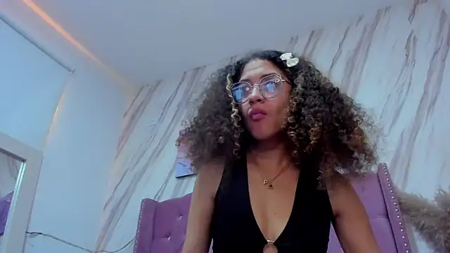 Hanna Corne online show from 12-28-24, 02:53