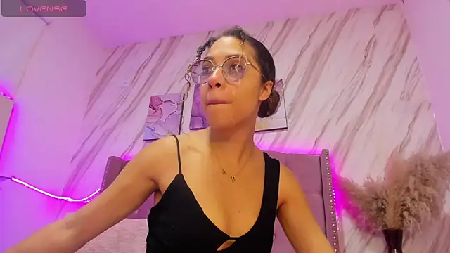 Hanna Corne online show from 12-18-24, 11:45