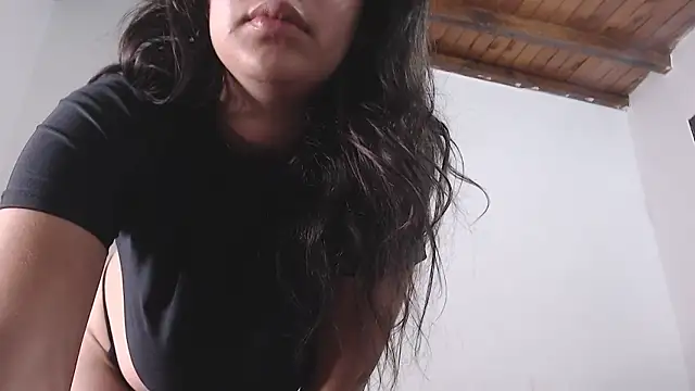 Snapshot of leslie_cs chatting on 06-10-26, 02:35 leslie cs online show from 06-10-26, 02:35
