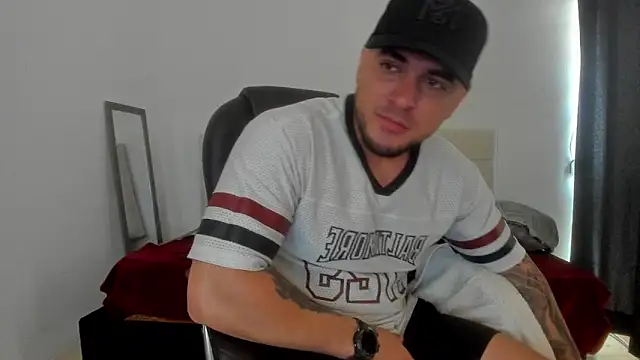 Snapshot of Teilor_Creed chatting on 10-28-25, 07:35 Teilor Creed online show from 10-28-25, 07:35