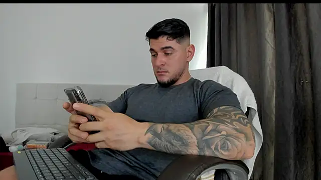 Snapshot of Teilor_Creed chatting on 11-20-25, 07:25 Teilor Creed online show from 11-20-25, 07:25