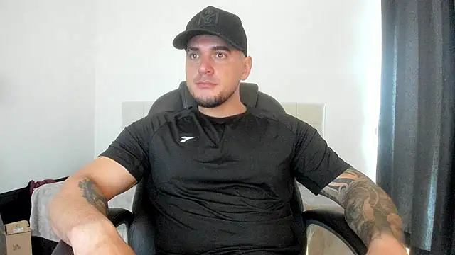 Snapshot of Teilor_Creed chatting on 10-18-25, 08:00 Teilor Creed online show from 10-18-25, 08:00