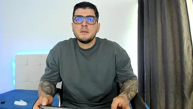 Snapshot of Teilor_Creed chatting on 12-17-25, 08:14 Teilor Creed online show from 12-17-25, 08:14