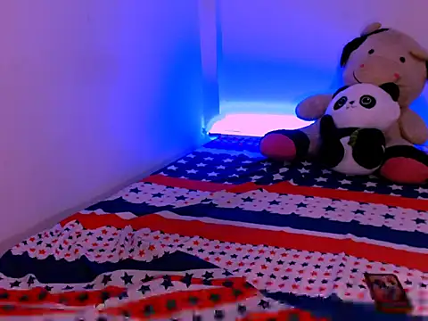 Snapshot of ladypussy69 chatting on 11-21-25, 02:43 ladypussy69 online show from 11-21-25, 02:43