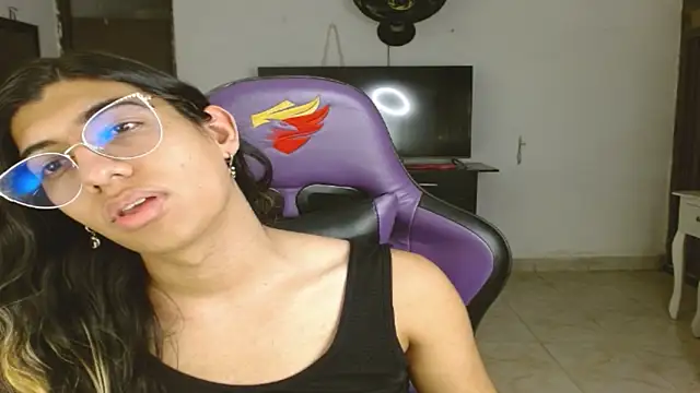 engielphoenis14 online show from 12-21-25, 10:10